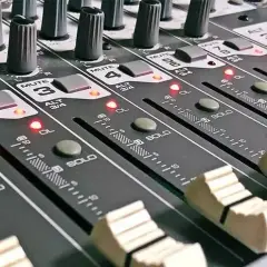 Mastering w muzyce: Kluczowy etap produkcji dźwięku