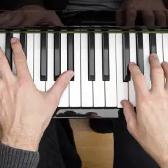 Jak zagrać solo na keyboardzie? 5 wskazówek dla początkujących
