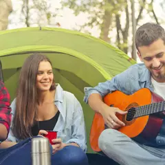 Jak zagrać solo na gitarze akustycznej? 5 porad dla początkujących
