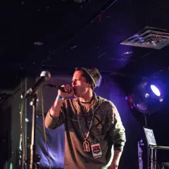 Jak tworzyć free tekst rap: techniki i inspiracje dla raperów