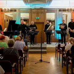 Kwintet dęty blaszany - poznaj instrumenty i ich rolę w muzyce