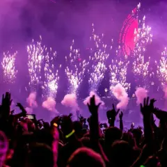 Wszystko co musisz wiedzieć o gatunkach EDM i ich cechach w muzyce