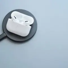 Jak ładować etui AirPods - proste metody i najczęstsze problemy