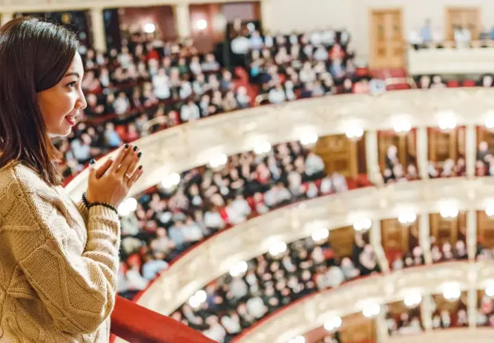 Filharmonia jak się ubrać: uniknij modowych faux pas na koncercie