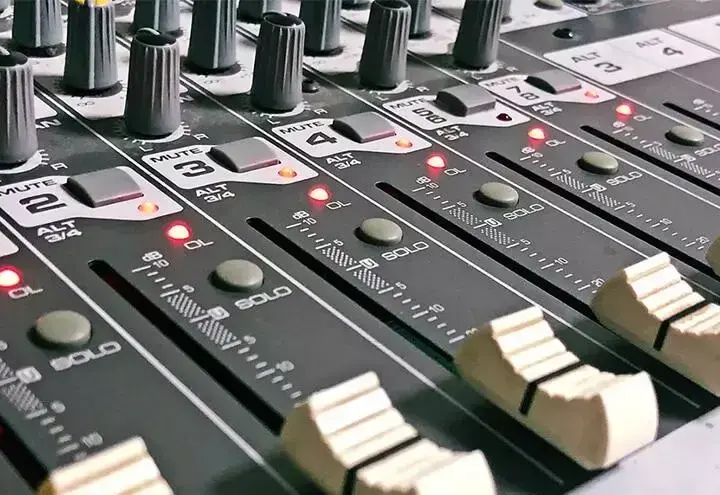 Mastering w muzyce: Kluczowy etap produkcji dźwięku