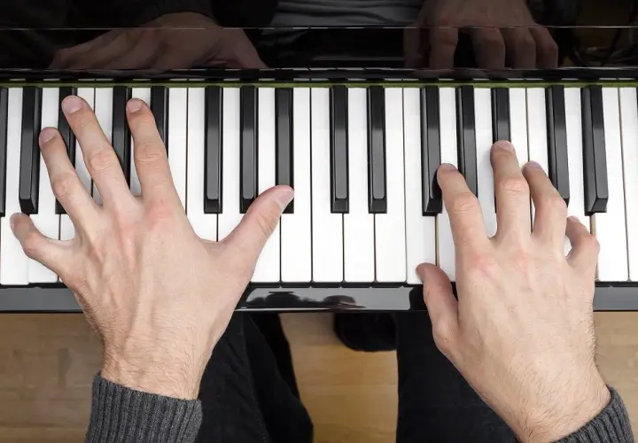 Jak zagrać solo na keyboardzie? 5 wskazówek dla początkujących