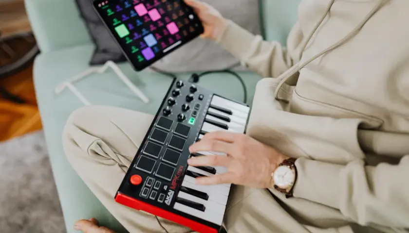 Jak komponować muzykę: podstawy i praktyczne techniki tworzenia