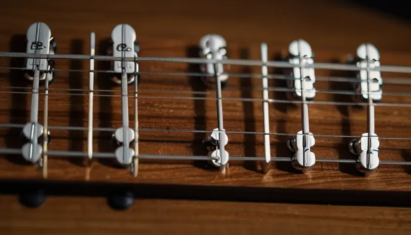 Czyste brzmienie akordu H-dur na gitarze: Sekrety mistrzów gry