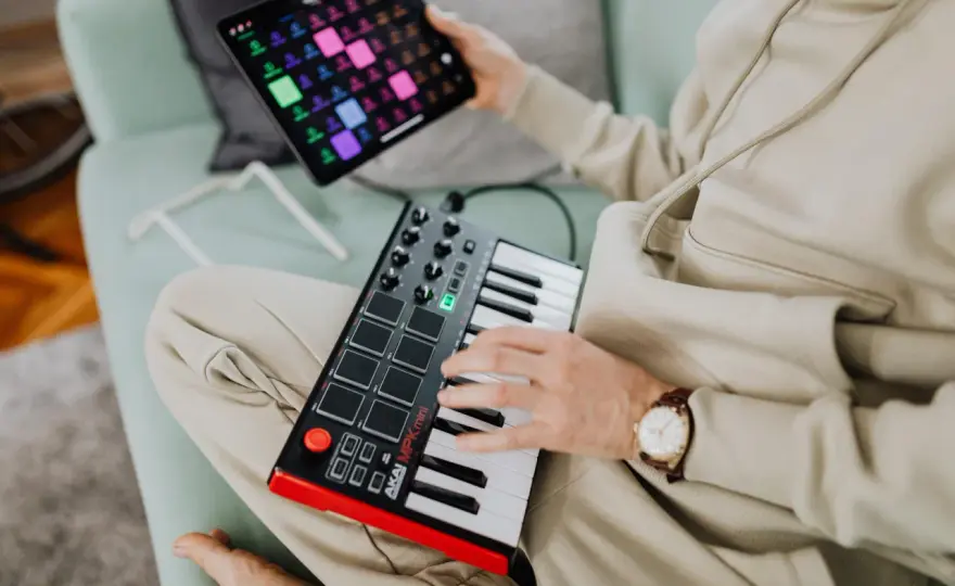 Jak komponować muzykę: podstawy i praktyczne techniki tworzenia