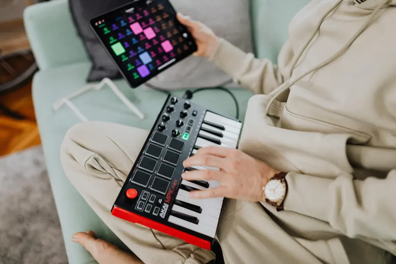 Jak komponować muzykę: podstawy i praktyczne techniki tworzenia